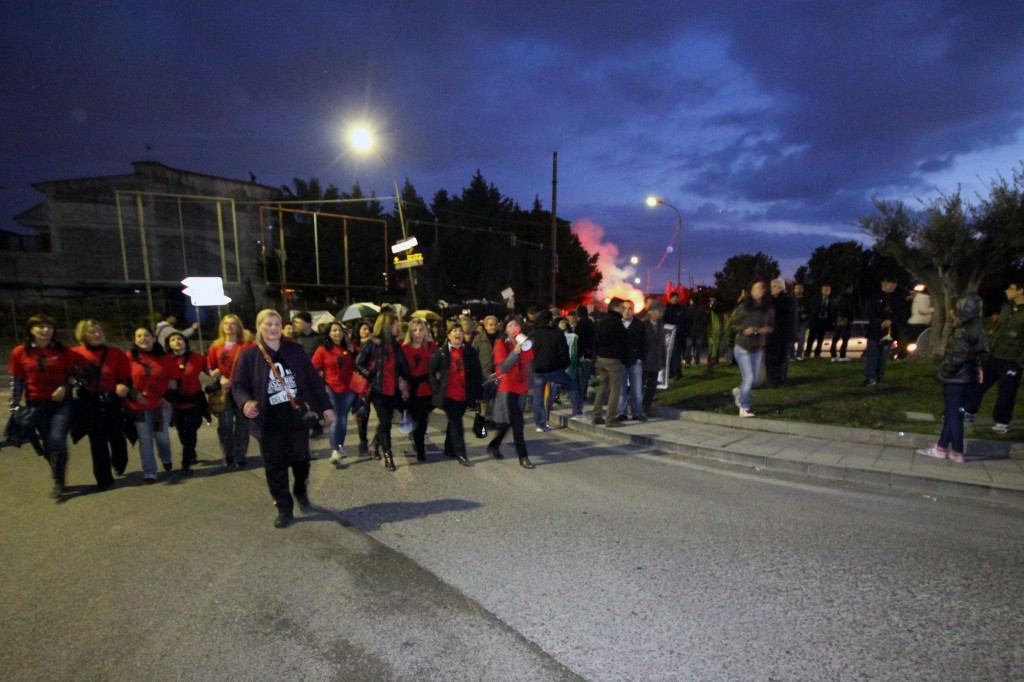 Torna il presidio alla rotonda di Terzigno (Foto Genny Manzo) Torna il presidio alla rotonda di Terzigno (Foto Genny Manzo)