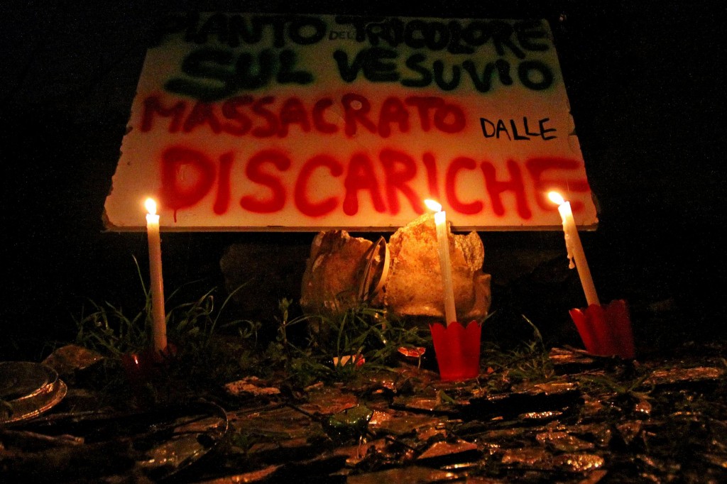 Torna il presidio alla rotonda di Terzigno (Foto Genny Manzo) Torna il presidio alla rotonda di Terzigno (Foto Genny Manzo)