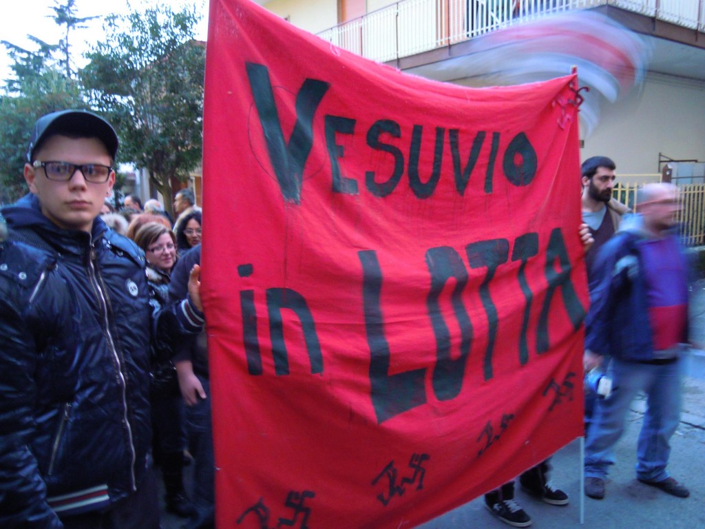 Terzigno, torna il presidio (Foto Giovanna Sorrentino) (13) Terzigno, torna il presidio (Foto Giovanna Sorrentino) (13)