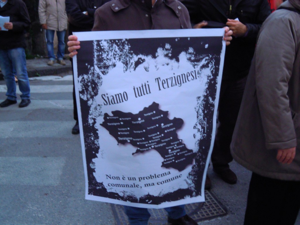 Terzigno, torna il presidio (Foto Giovanna Sorrentino) (8) Terzigno, torna il presidio (Foto Giovanna Sorrentino) (8)