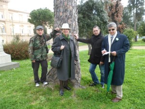 alberi villa comunale da abbattere che i verdi contestano.
