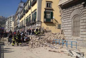 napoli-crollo