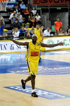 Ronald Slay (pivot Givova Scafati)