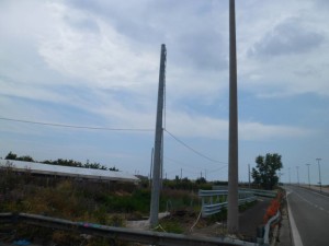 nuovo palo al centro della carreggiata a ponticelli.