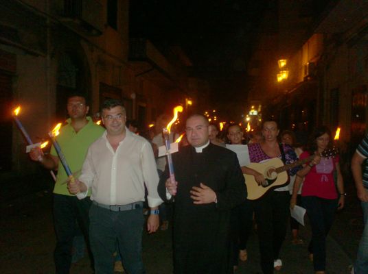 Sindaco Giosy Romano e Parroco Don Savatore Purcaro - Fiaccolata per la Pace - Brusciano 7.9.2013