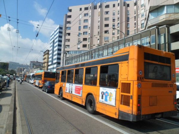 bus fermi per ore a via marina stamane