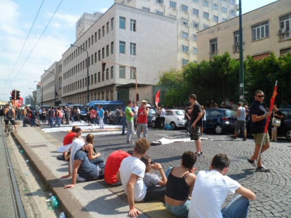 bus fermi per ore a via marina stamane.jprotesta.2