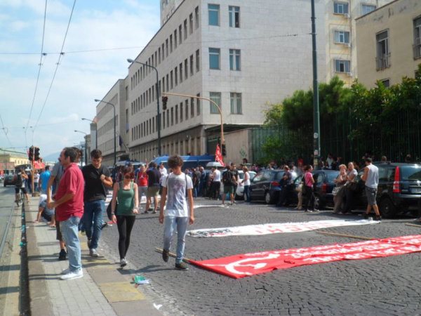 bus fermi per ore a via marina stamane.jprotesta