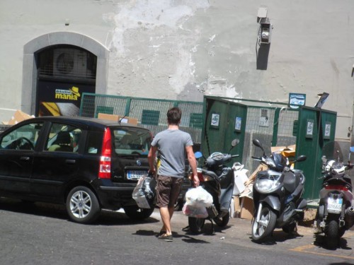 incivili a P.zza Carolina2