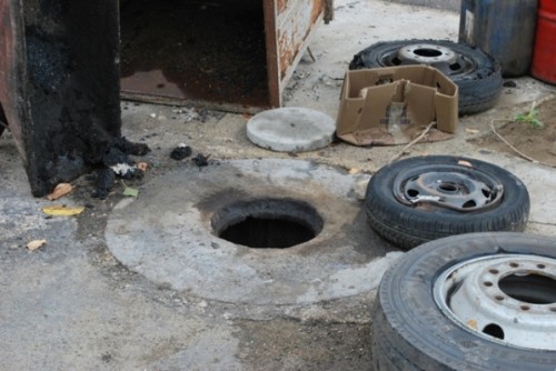 pozzo discarica rifiuti 2