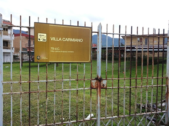 ingresso villa carmiano
