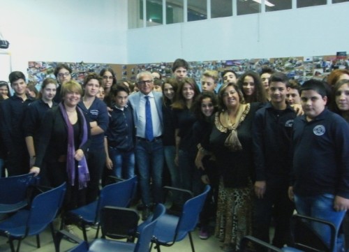sindaco e alunni De Rosa
