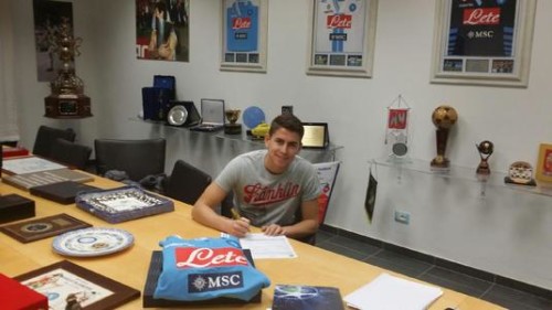 Jorginho firma con il Napoli