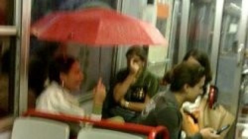 piove nei treni della circumvesuviana.2