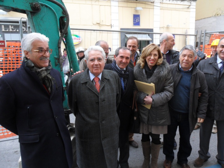 Foto Posa prima pietra lavori strade cittadine 10_3_2014 002