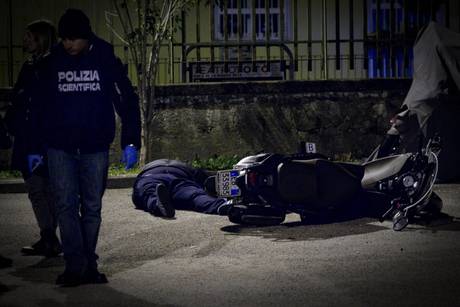 Camorra: agguato nella notte a Napoli, un morto e un ferito