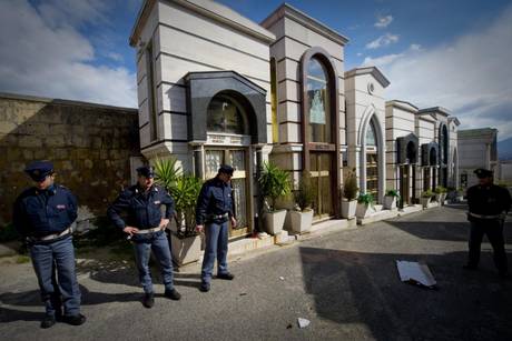 Cadavere imprenditore col cranio fracassato trovato a Napoli