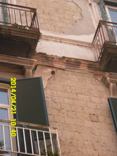 caduta calcinacci a via duomo