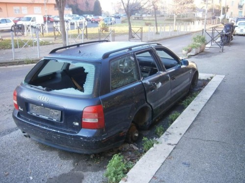 auto abbandonata