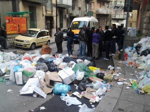 rifiuti in strada