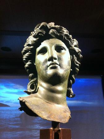 Testa di Apollo_museo-archeologico-provinciale