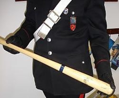 mazza-da-baseball-carabiniere