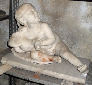 Oplonti scultura bambino con oca