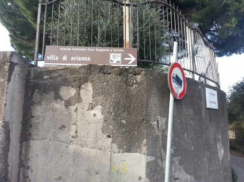 pannello informativo accesso alla Villa di Arianna