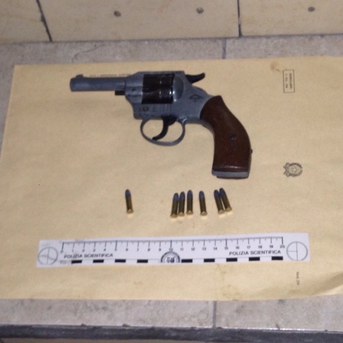 Pistola a tamburo sequestrata