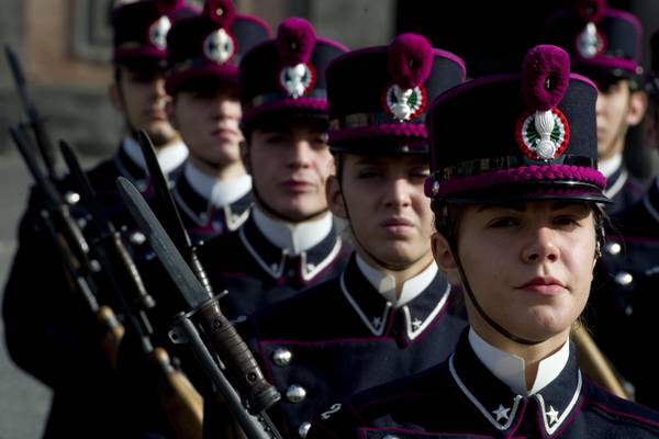 ESERCITO:CROCE D'ORO DEI CARABINIERI ALLA SCUOLA NUNZIATELLA