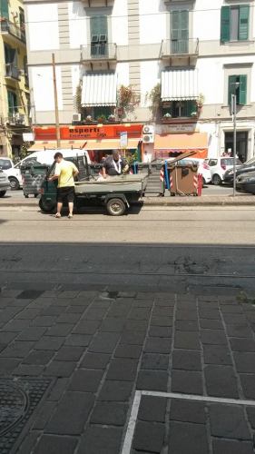 Mezzo ormai vuoto.