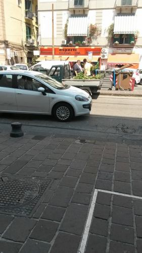Scaricano il mezzo.