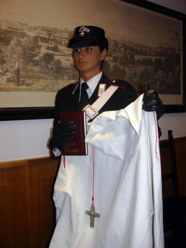 Falso prete benediceva a pagamento in centro Roma,denunciato