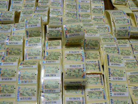 GDF SCOPRE TRUFFA DA 300 MILA EURO MARCHE BOLLO CONTRAFFATTE