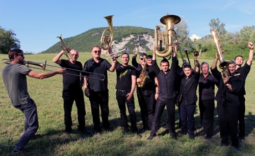 FANFARA_TIRANA_ROBERT_BISHA_3 bassa