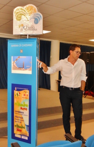 Il Presidente CCN illustra il prototipo di Totem commerciale