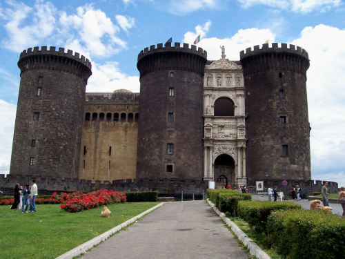 Napoli_-_Castello_Maschio_Angioino