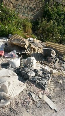 Rifiuti in strada ad Agnano