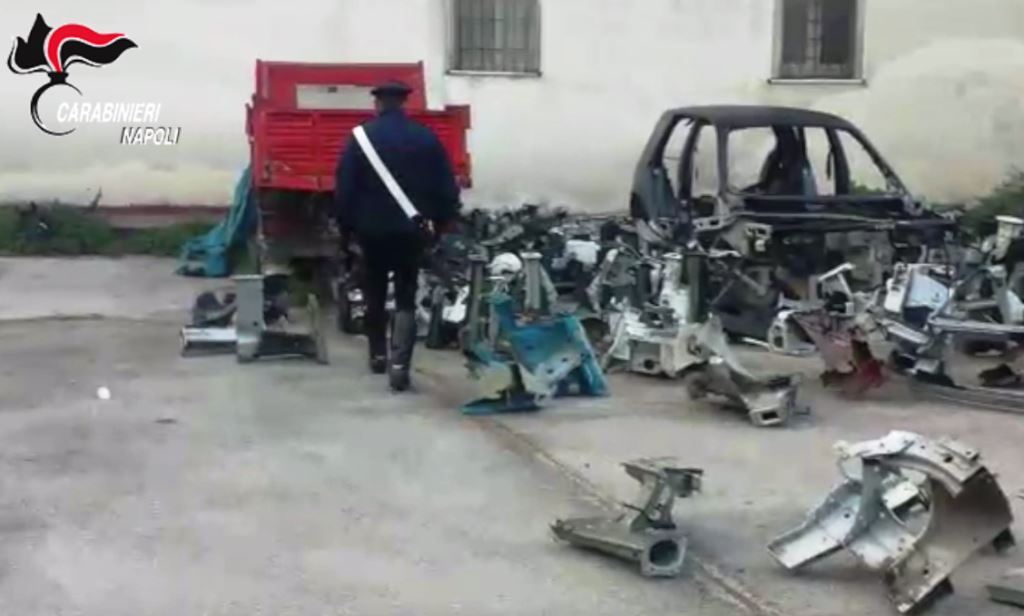 28.11.2015 Napoli Riciclaggio Auto 1