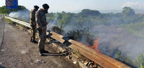 esercito roghi rifiuti