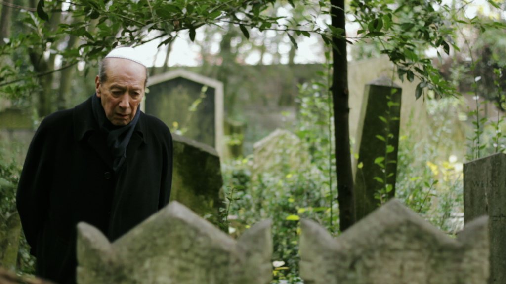 immagine film 06 - Cimitero ebraico con Pressburger