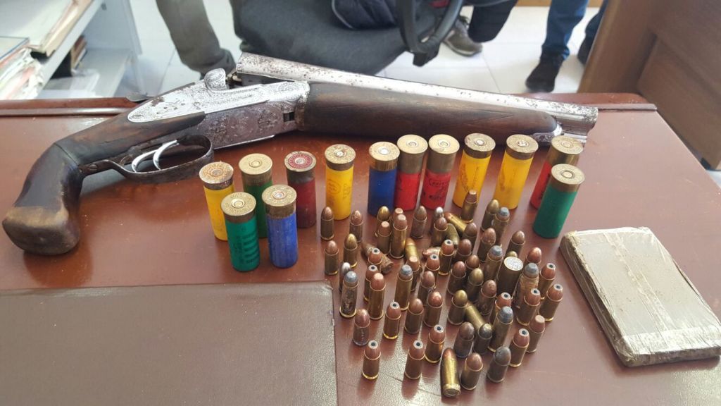 Arma munizioni e hashish