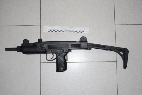 Uzi