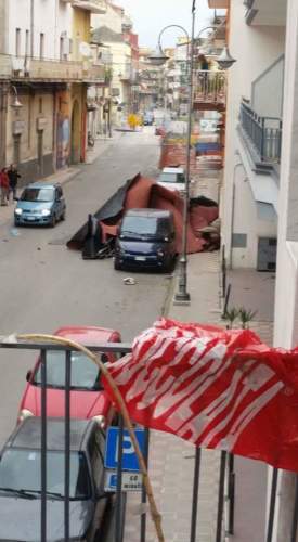 maltempo. cede veranda a via Napoli a Casalnuovo