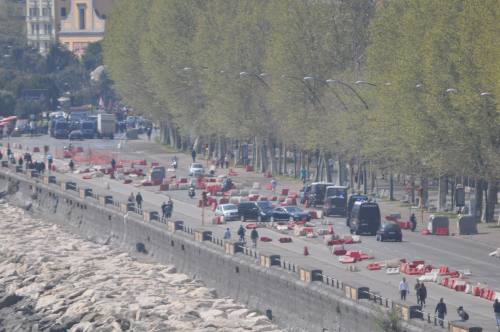 lungomare scontri polizia napoli bagnoli