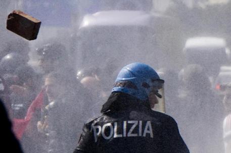 ++ Anti-Renzi protesters block Naples seafront ++