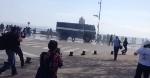 scontri polizia lungomare renzi bagnoli