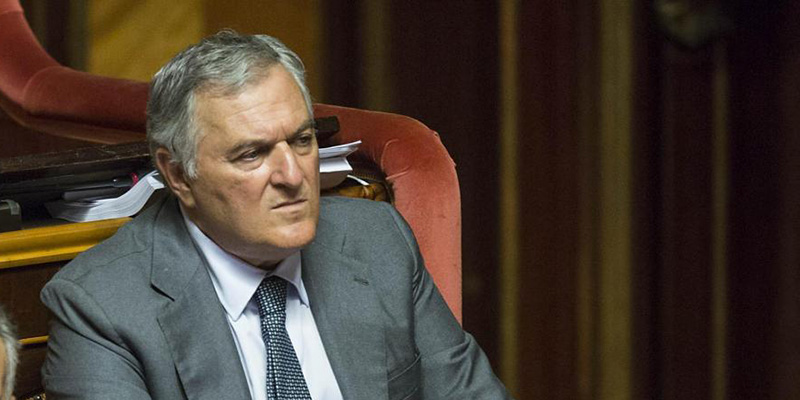 Foto Roberto Monaldo / LaPresse 05-10-2015 Roma Politica Senato - ddl riforma Senato Nella foto Pietro Langella, Vincenzo D'Anna Photo Roberto Monaldo / LaPresse 05-10-2015 Rome (Italy) Senate - draft law on Senate reform In the photo Pietro Langella, Vincenzo D'Anna