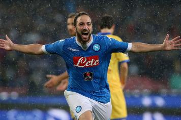higuain.napoli.2016.esulta