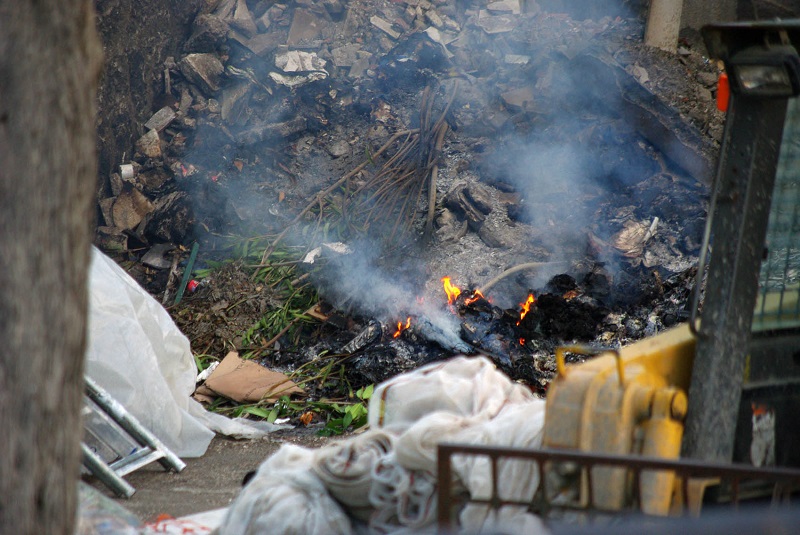 17 febbraio 2015_rogo in prop. priv. Via Capodimonte (2)